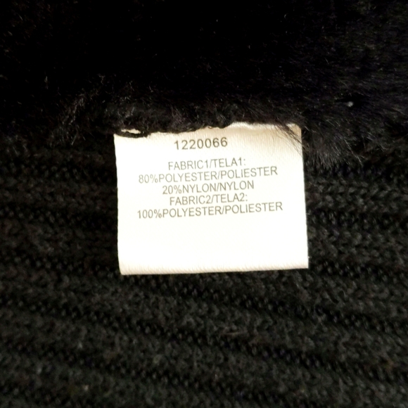 Faux fur vest by Twelve, size M in black - Picture 7 of 7